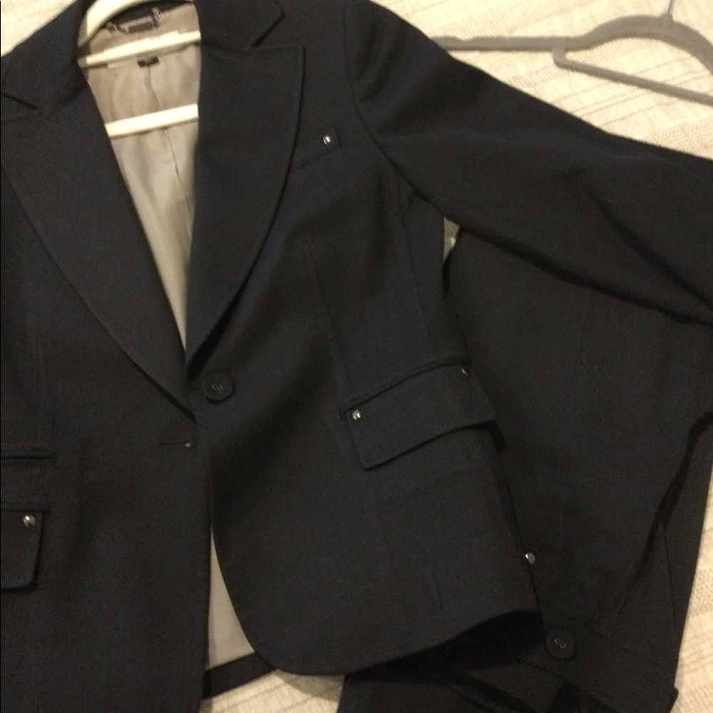 Tahari women’s suit, beautiful navy and silver